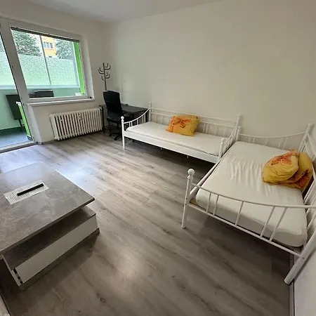 Ticha Lokalita, Mhd Do 5 Minut, Len 2 Km Od Centra Appartamento
